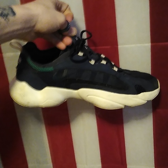 Unique Reebok Recycled Shoes - Picture 5 of 6